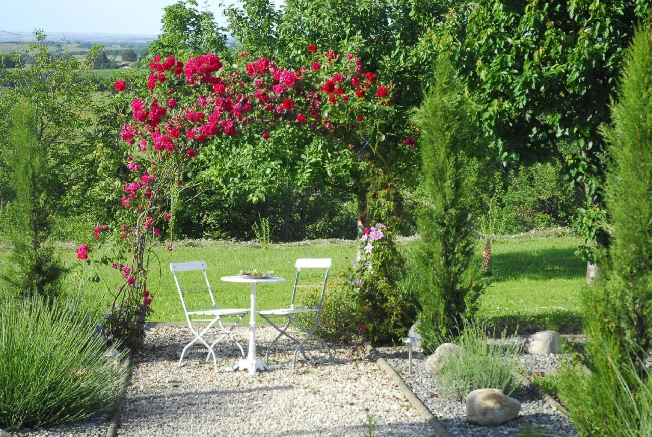 Ferienwohnung Au Pajot Ambax Exterior foto